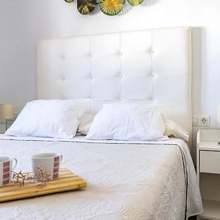 Malaga Beach Apartment *